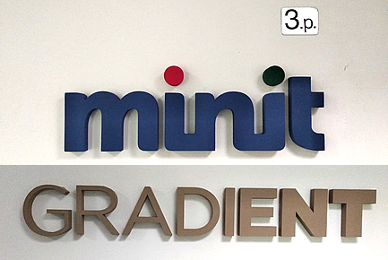 Polystyrénové logo v kombinácii s plastom