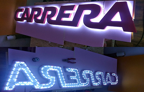 Plastové logo na kovovej konštrukcii v Auparku