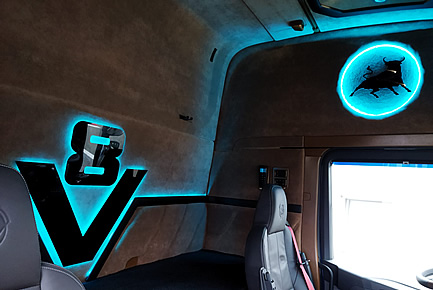 Svetelé logo z opálového plexiskla