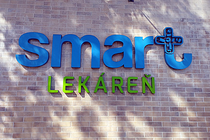 Logo lekárne z plastu